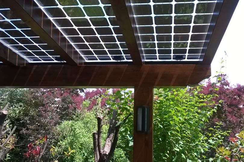 Panelli solari in giardino