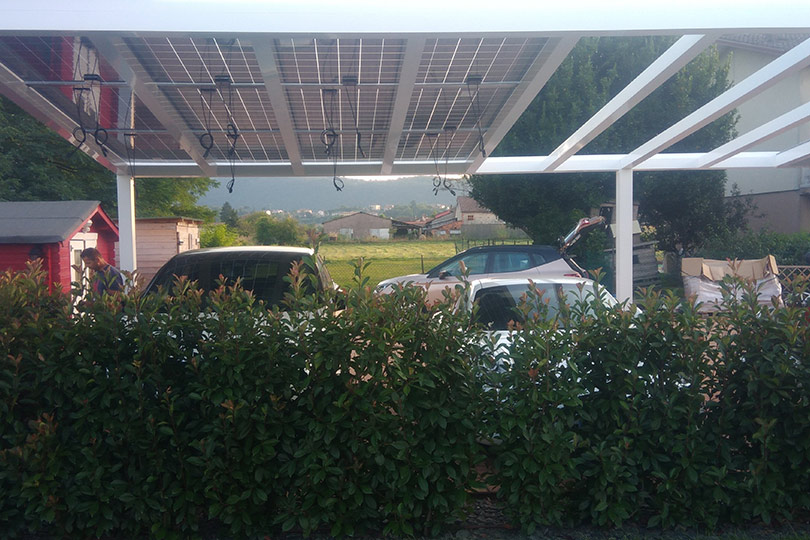 Panelli solari per coprire parcheggio macchine